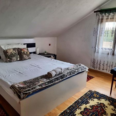 Guesthouse Sobi-Rooms Gradsko Esterno foto