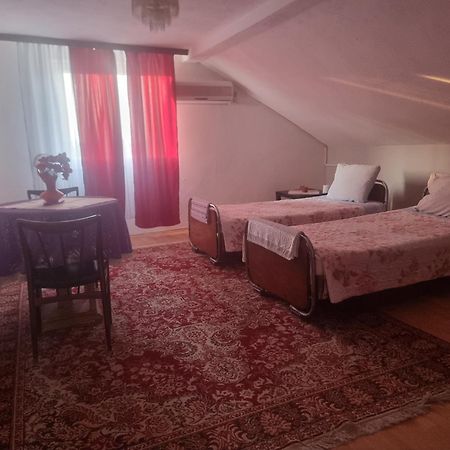 Guesthouse Sobi-Rooms Gradsko Esterno foto
