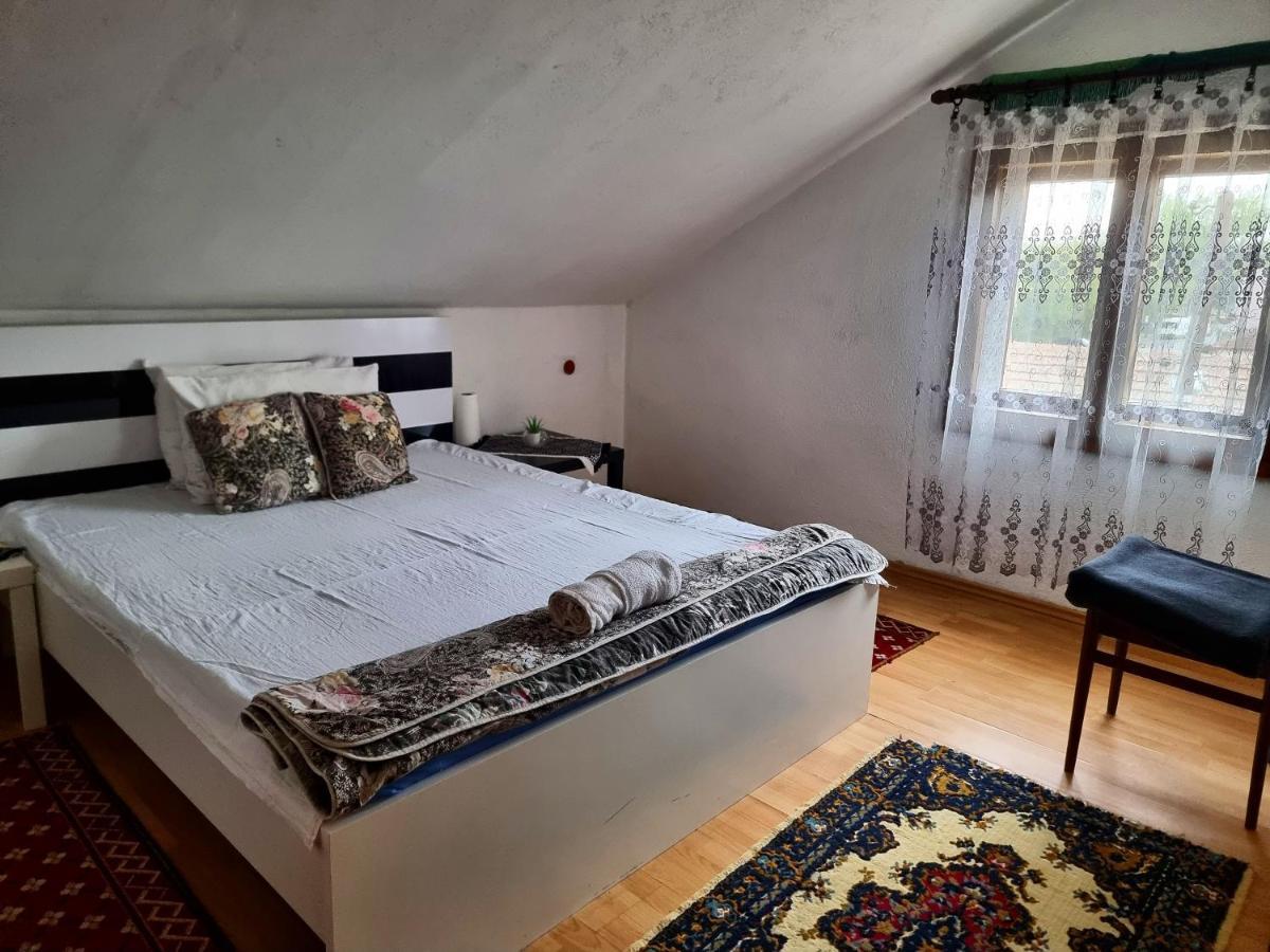 Guesthouse Sobi-Rooms Gradsko Esterno foto