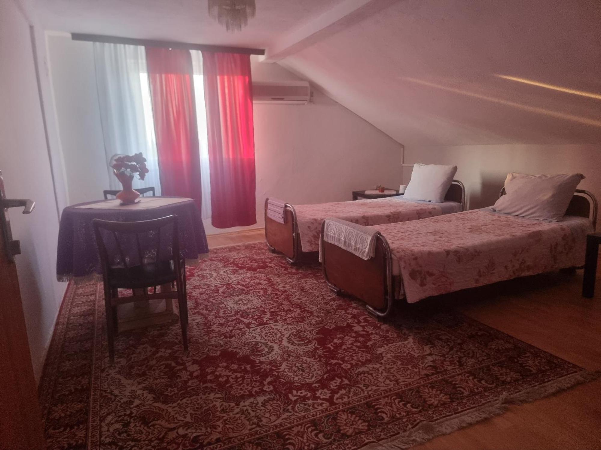 Guesthouse Sobi-Rooms Gradsko Esterno foto
