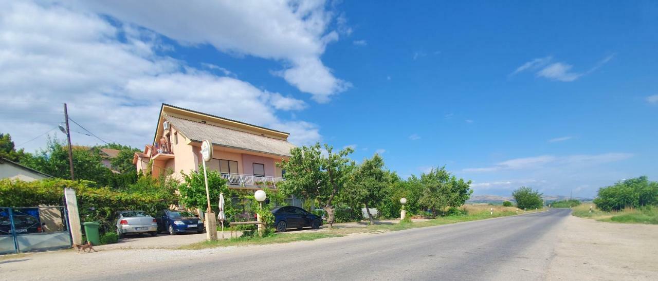 Guesthouse Sobi-Rooms Gradsko Esterno foto